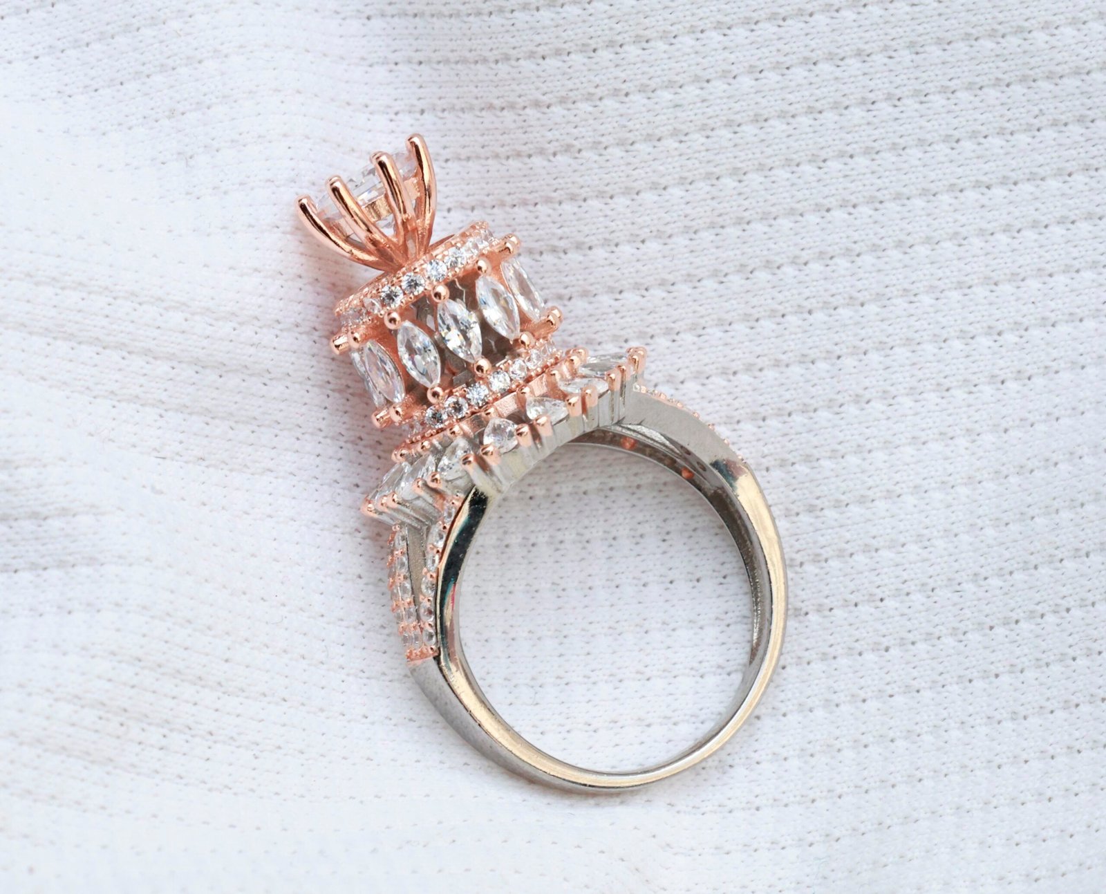 Gyary Regal Crown Ring