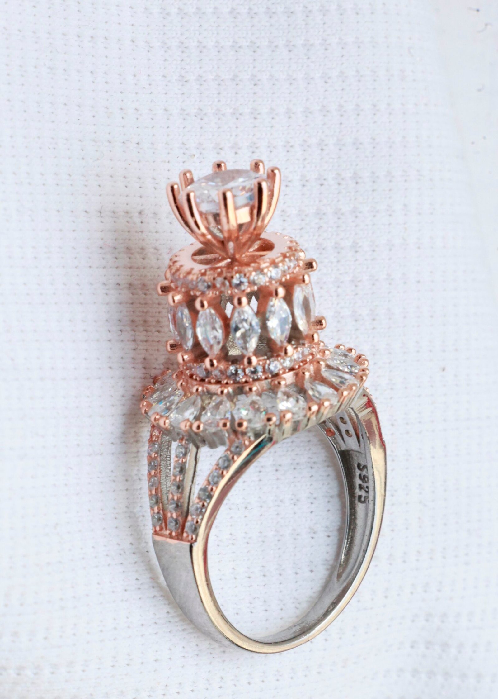 Gyary Regal Crown Ring
