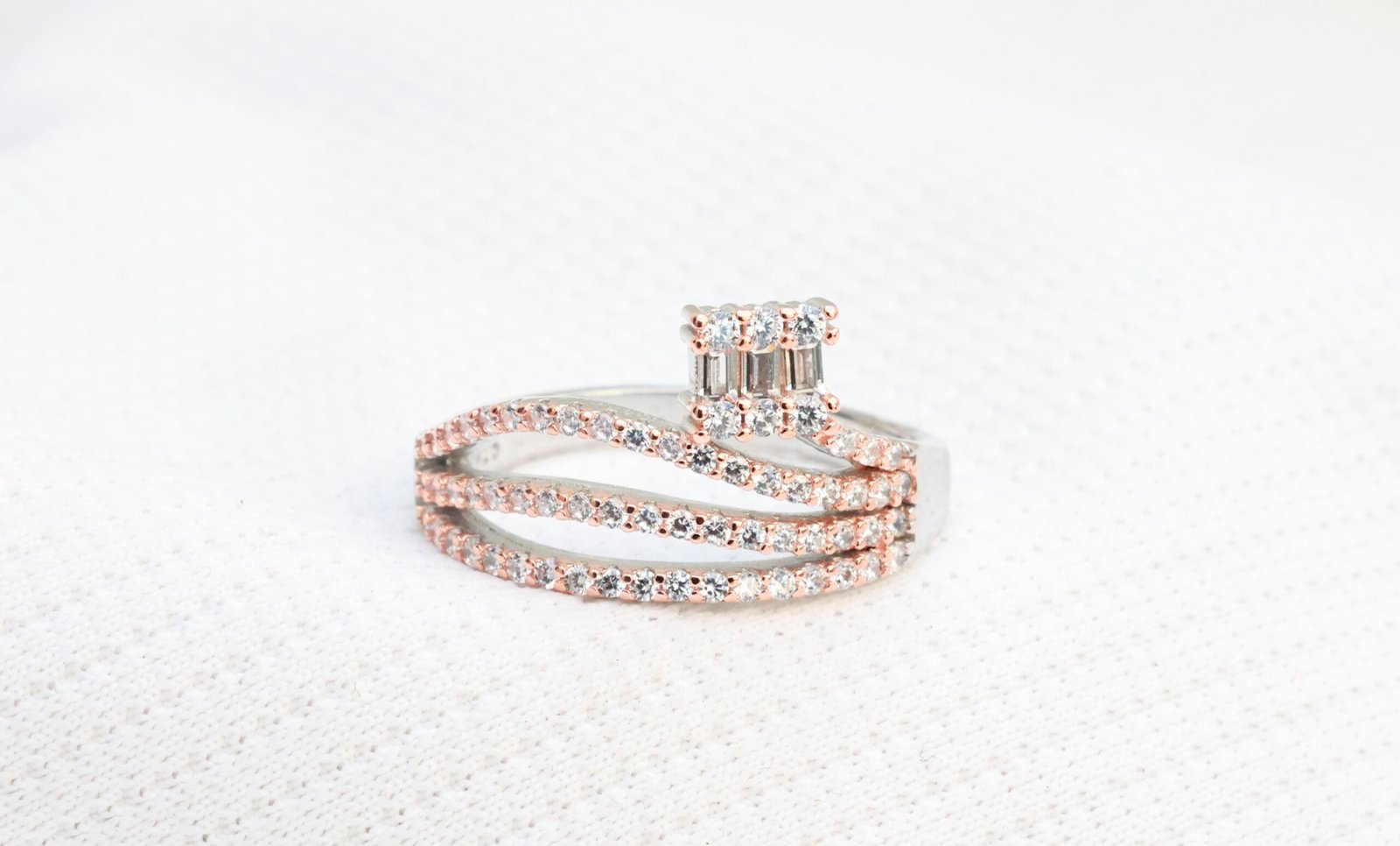 Gyary Luxe Wave Trio Ring
