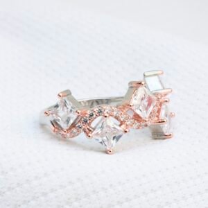 Gyary Royal Twist Crown Ring