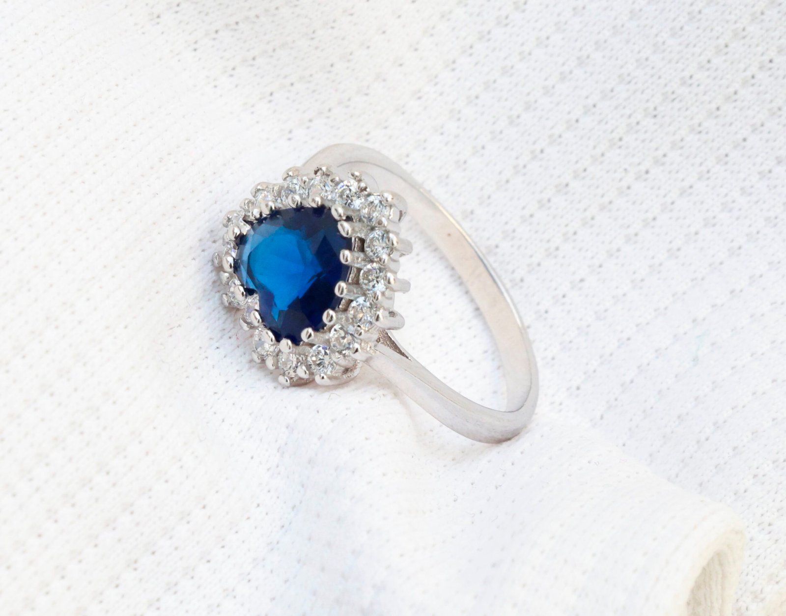 Gyary Sapphire Heart Halo Ring