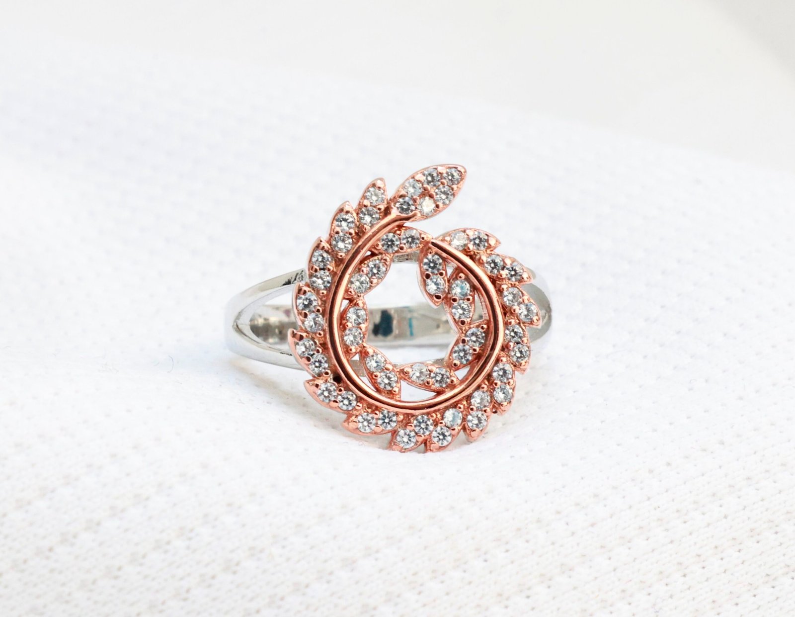 Gyary Rose Gold Laurel Halo Ring
