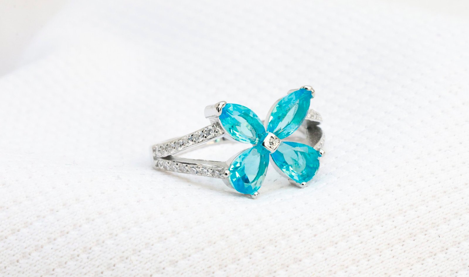 Gyary Aqua Blossom Ring