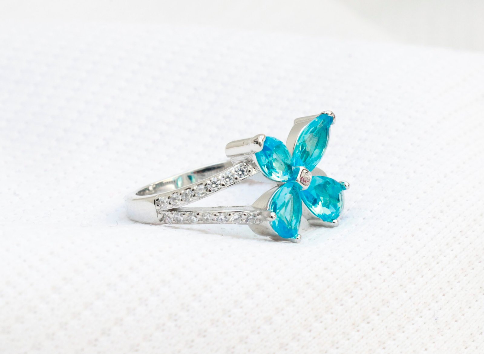 Gyary Aqua Blossom Ring