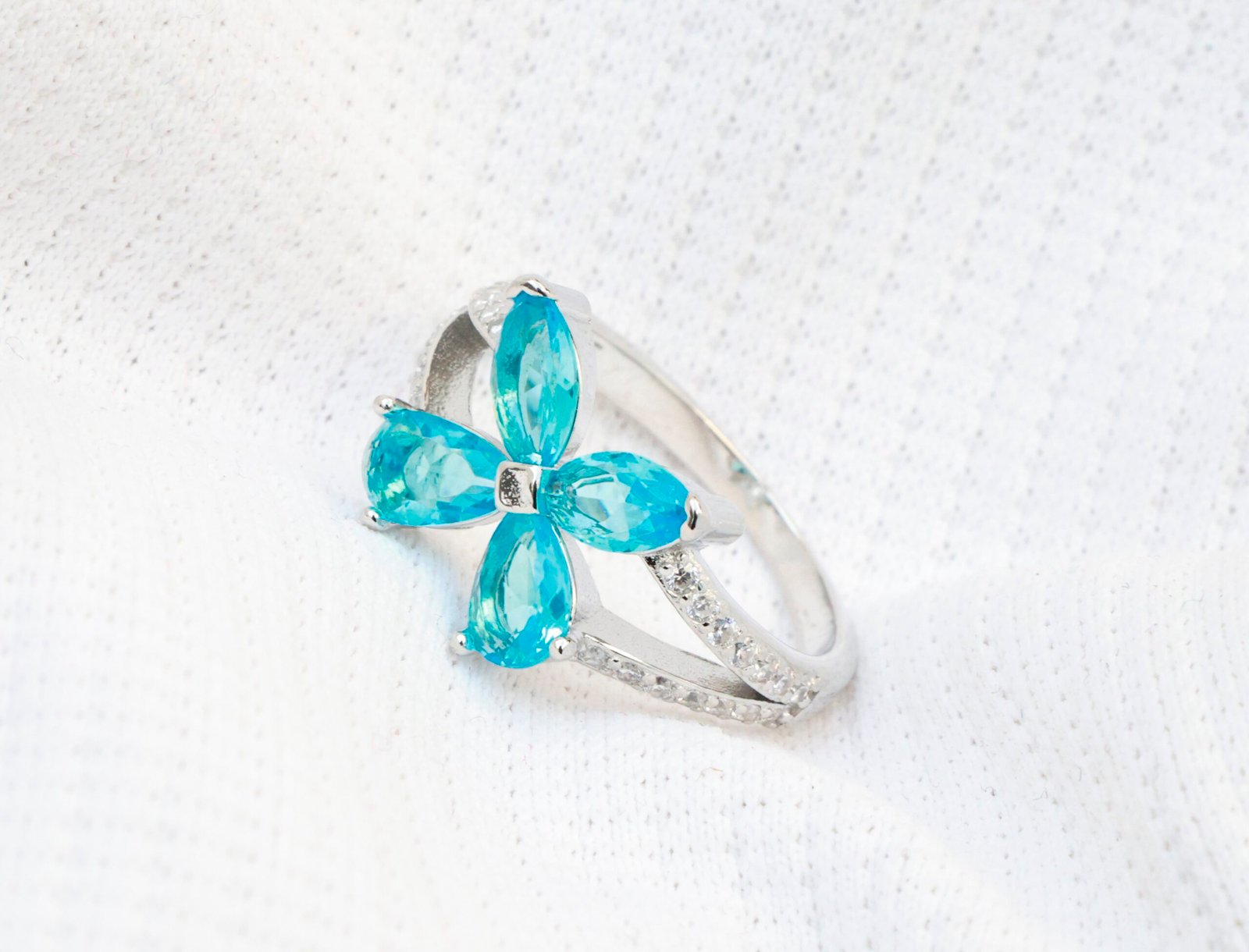 Gyary Aqua Blossom Ring