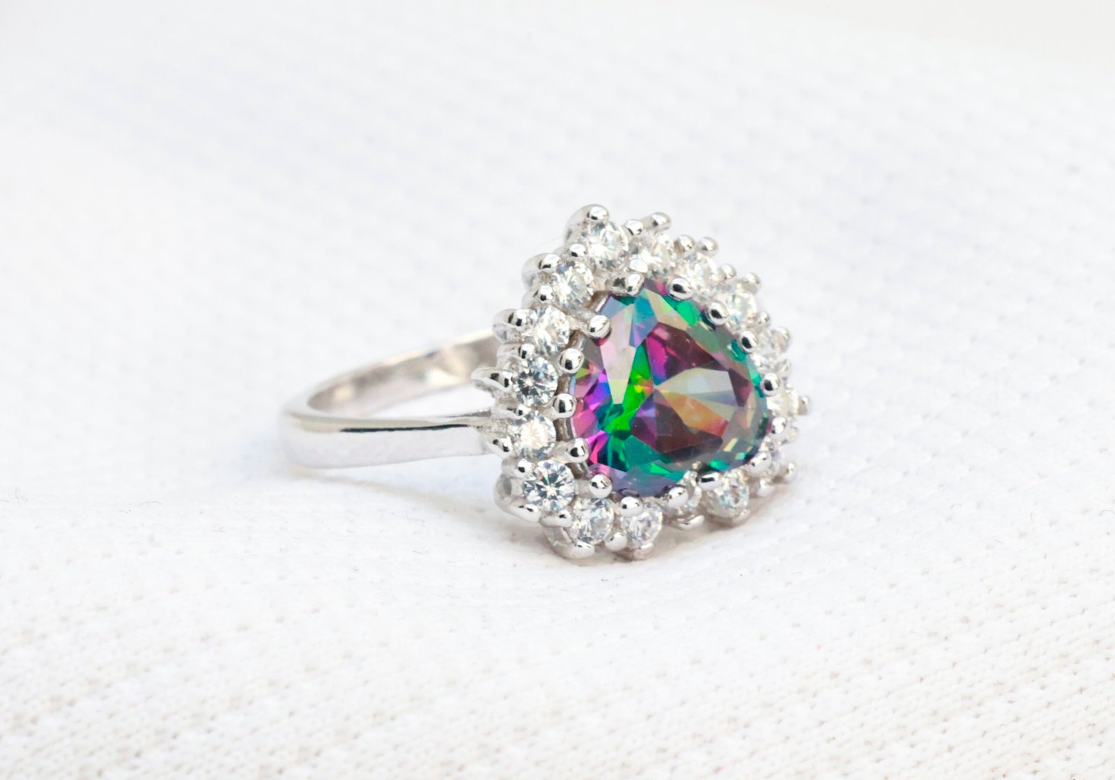 Gyary Mystic Prism Heart Ring