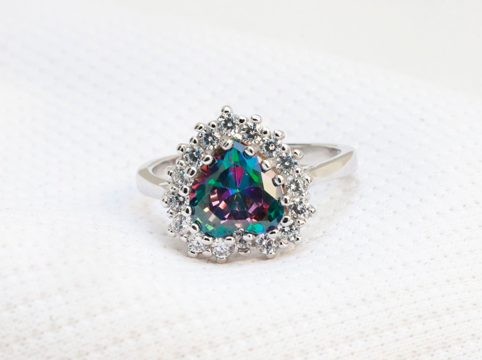 Gyary Mystic Prism Heart Ring