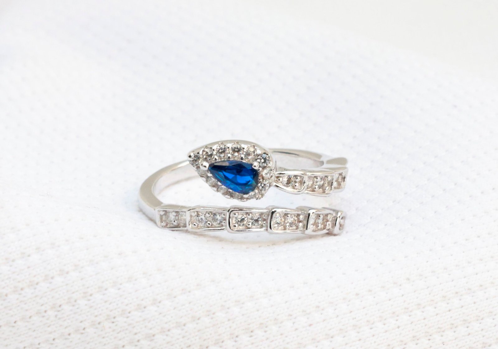 Gyary Sapphire Wrap Halo Ring