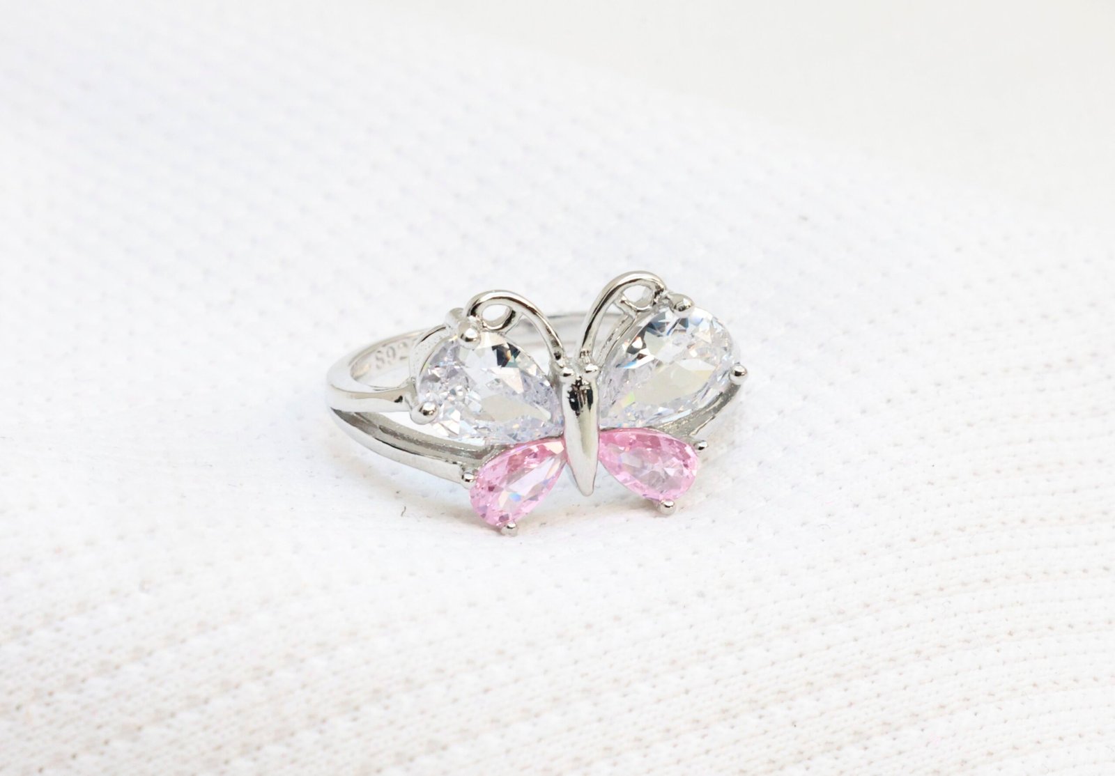Gyary Blush Butterfly Spark Ring