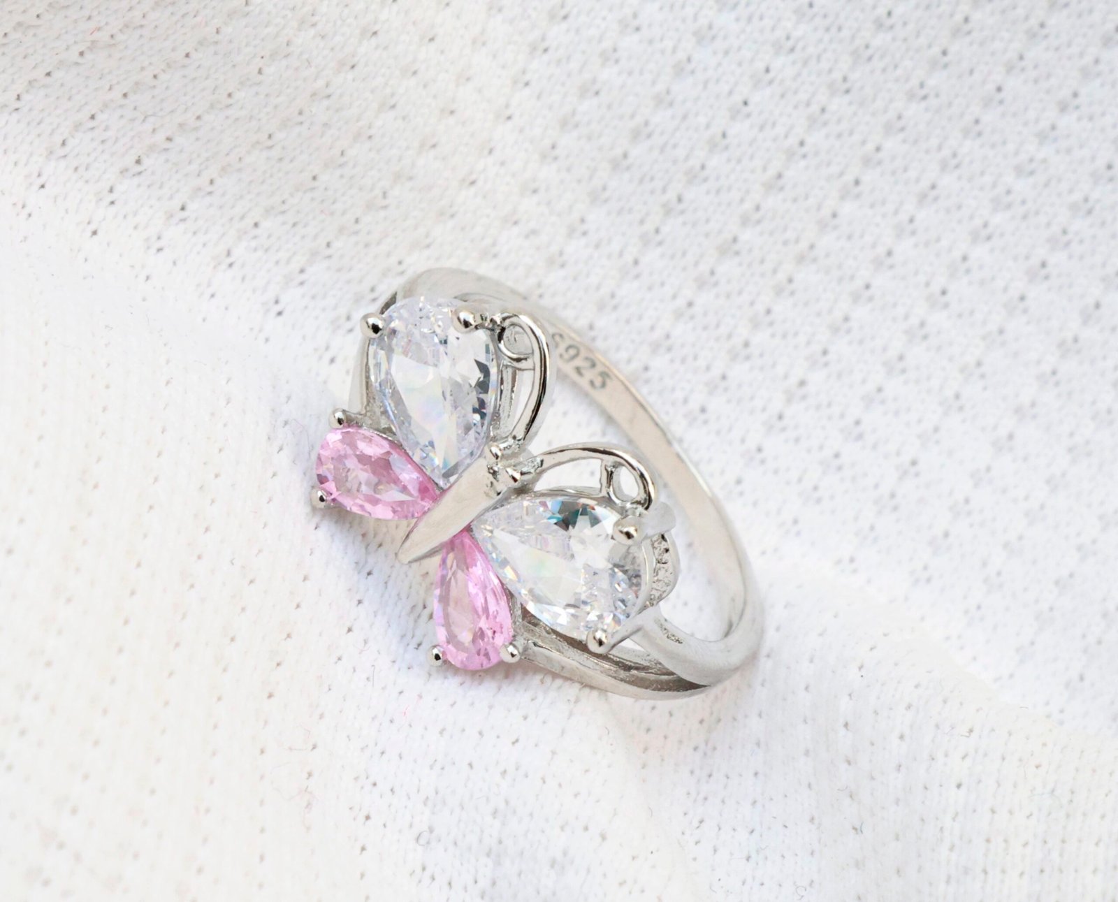 Gyary Blush Butterfly Spark Ring
