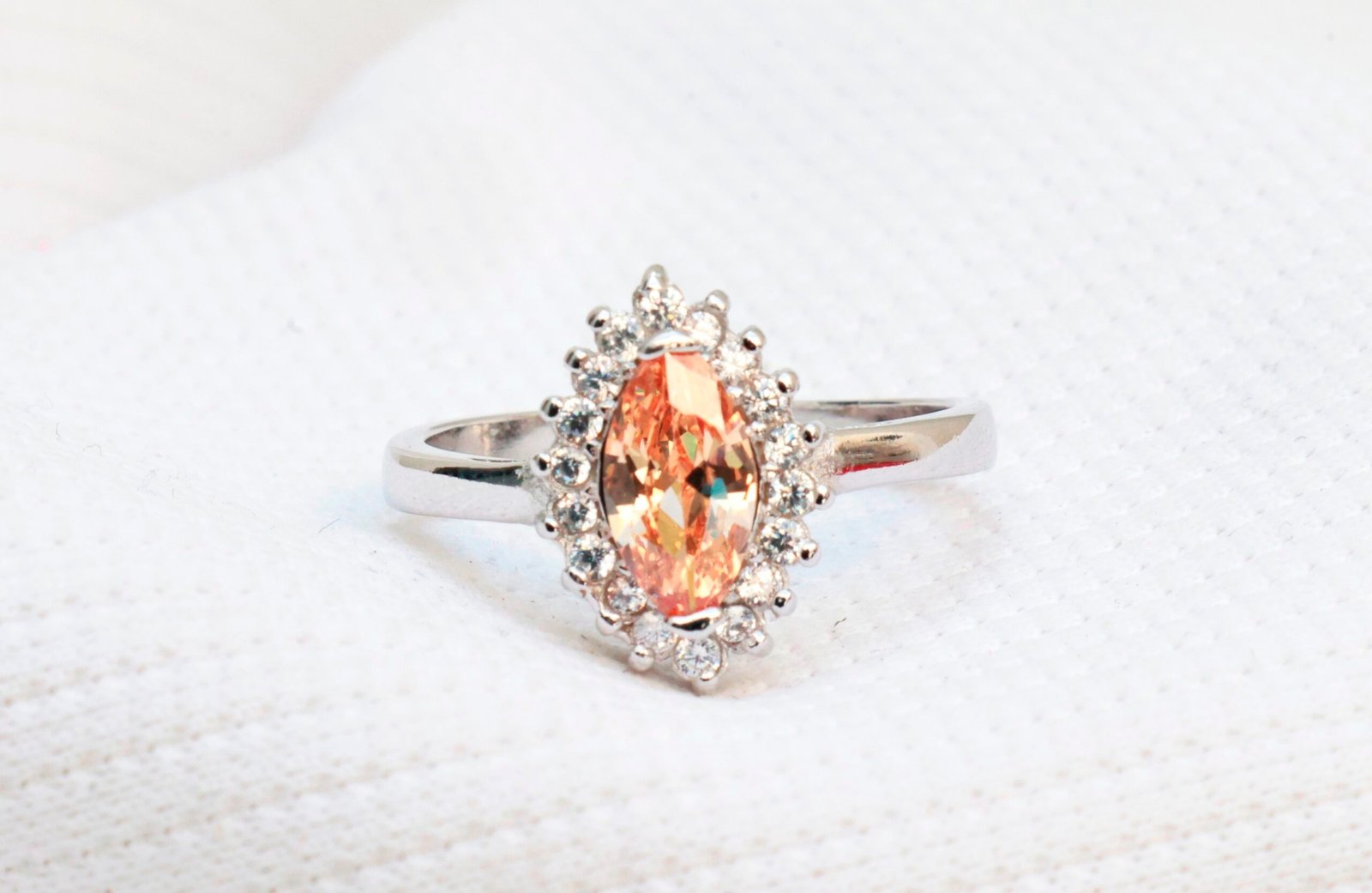 Gyary Sunset Halo Ring