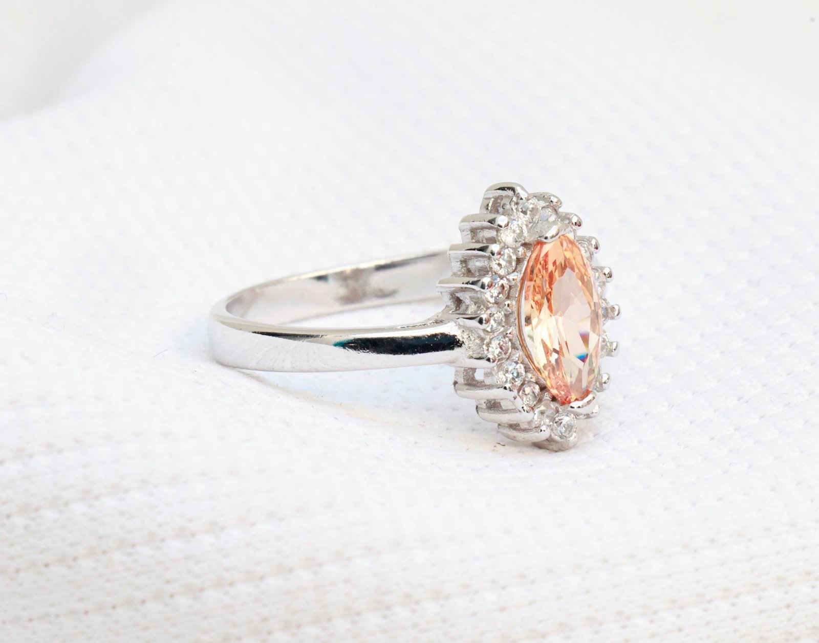 Gyary Sunset Halo Ring