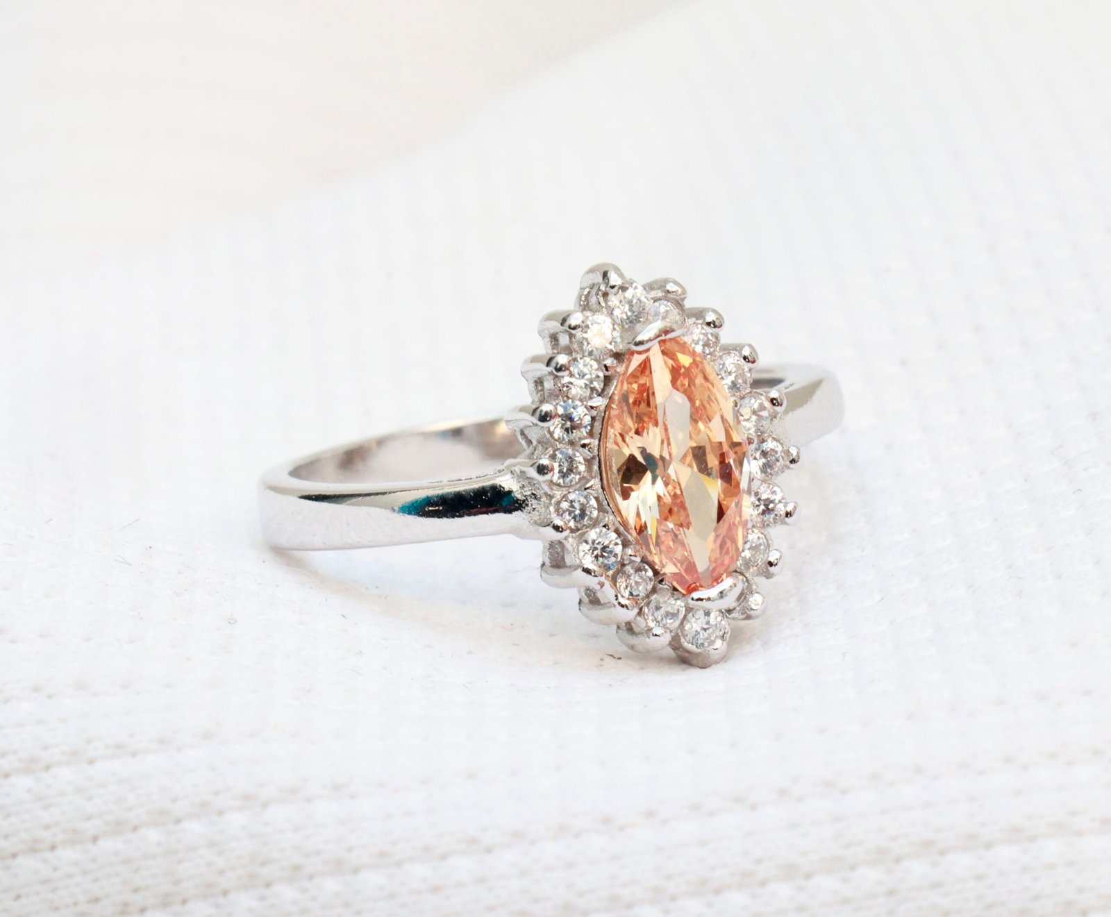 Gyary Sunset Halo Ring