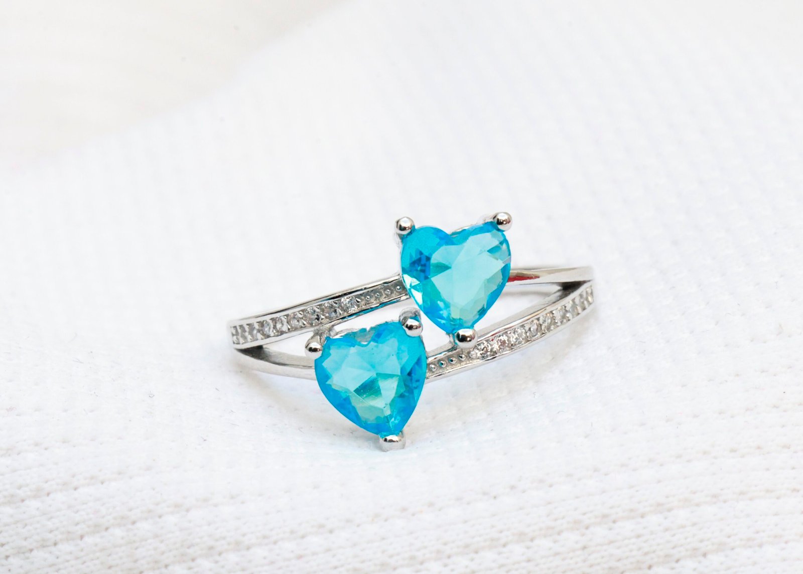 Gyary Twin Heart Spark Ring
