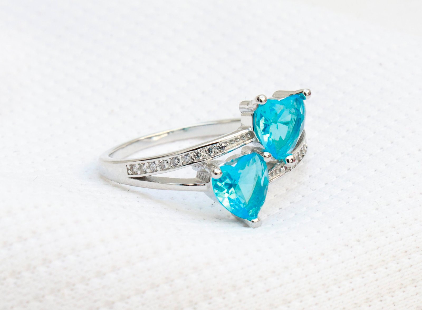Gyary Twin Heart Spark Ring