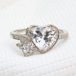 Gyary Crystal Heart Bloom Ring