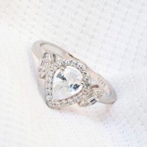 Gyary Teardrop Halo Elegance Ring