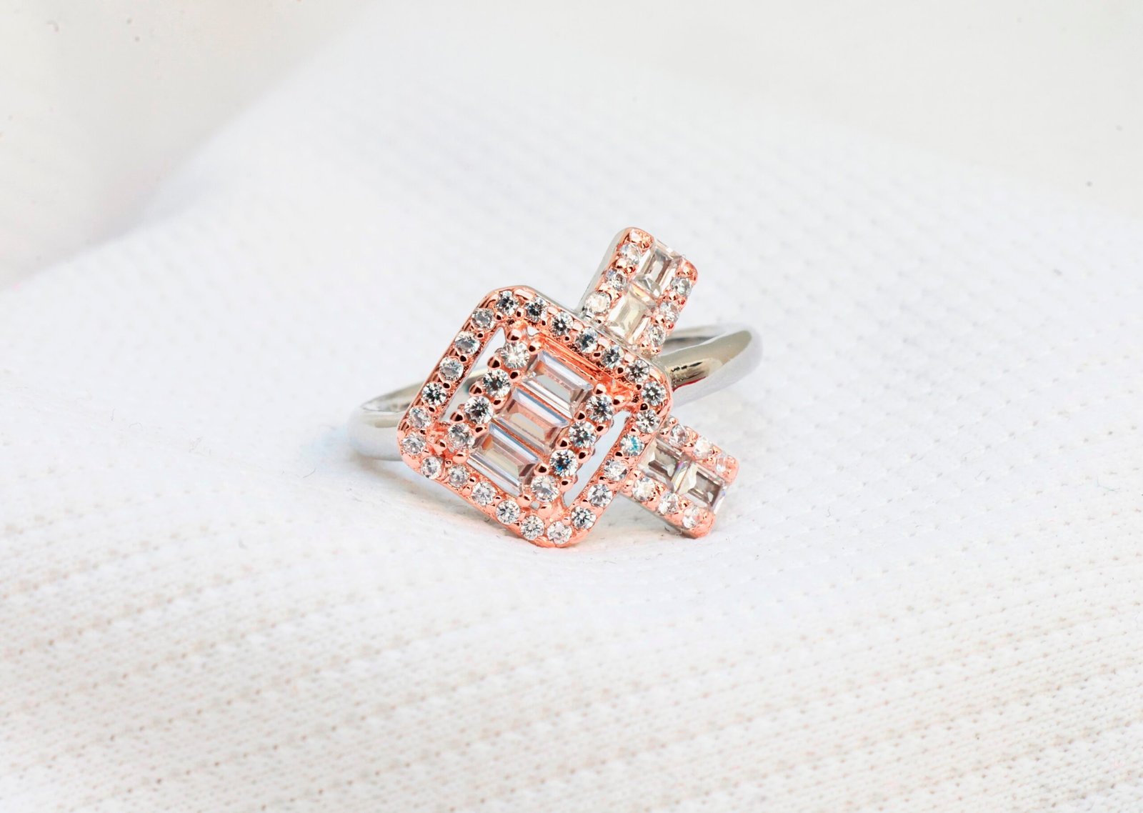 Gyary Rose Radiance Square Halo Ring