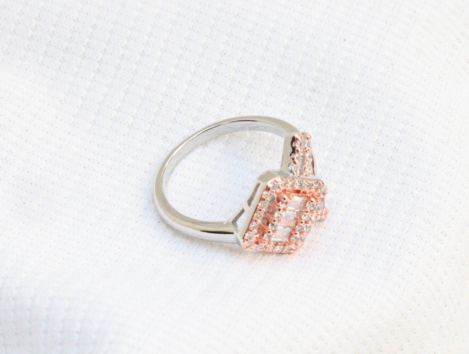 Gyary Rose Radiance Square Halo Ring