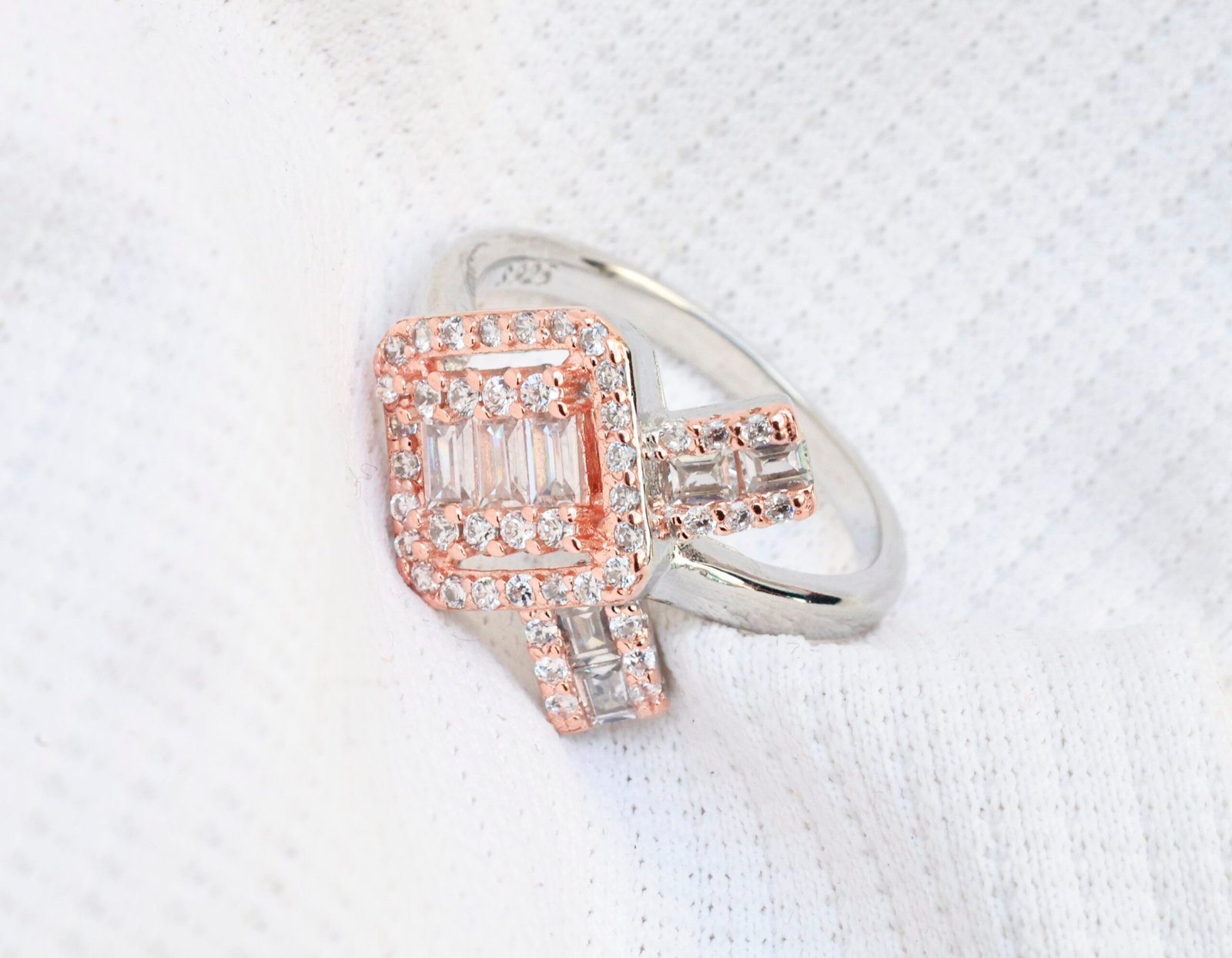 Gyary Rose Radiance Square Halo Ring