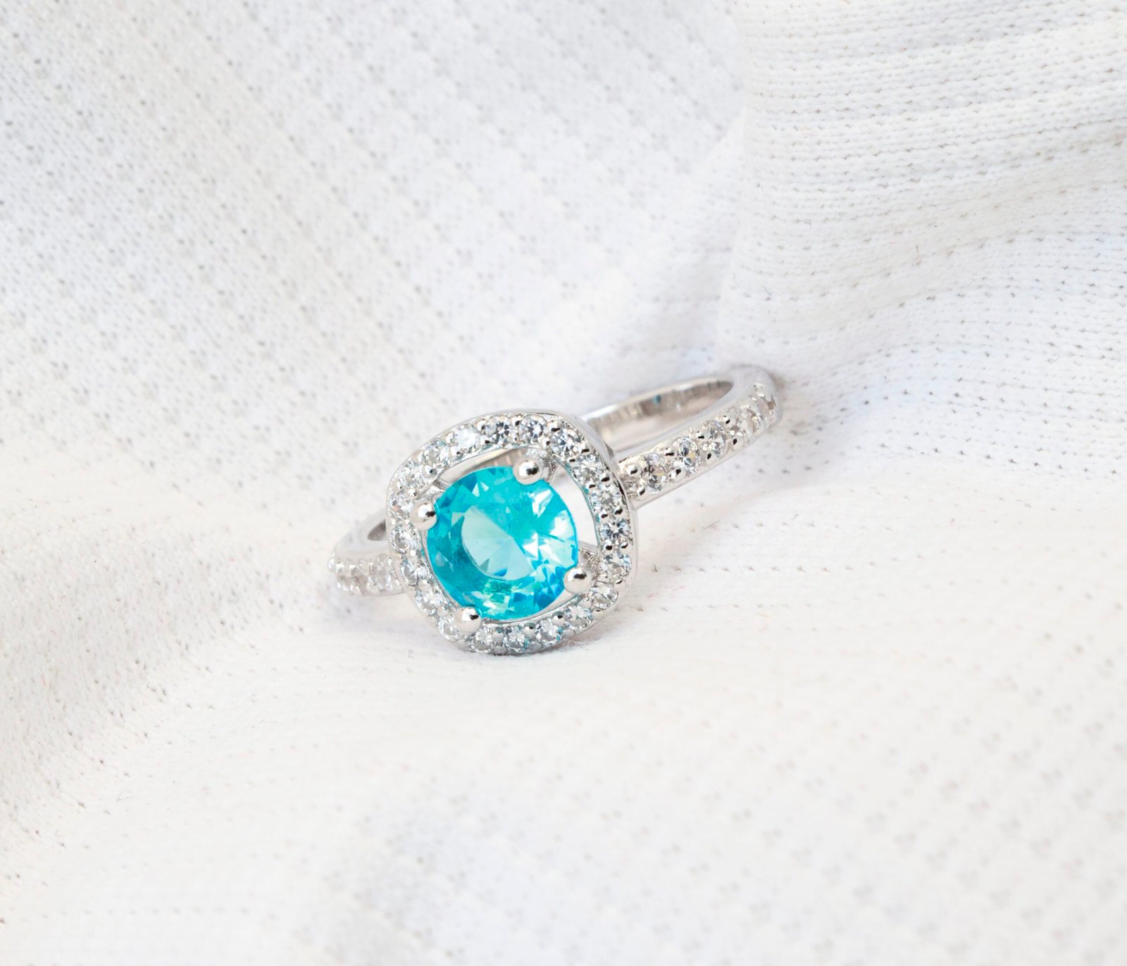 Gyary Ocean Halo Radiance Ring