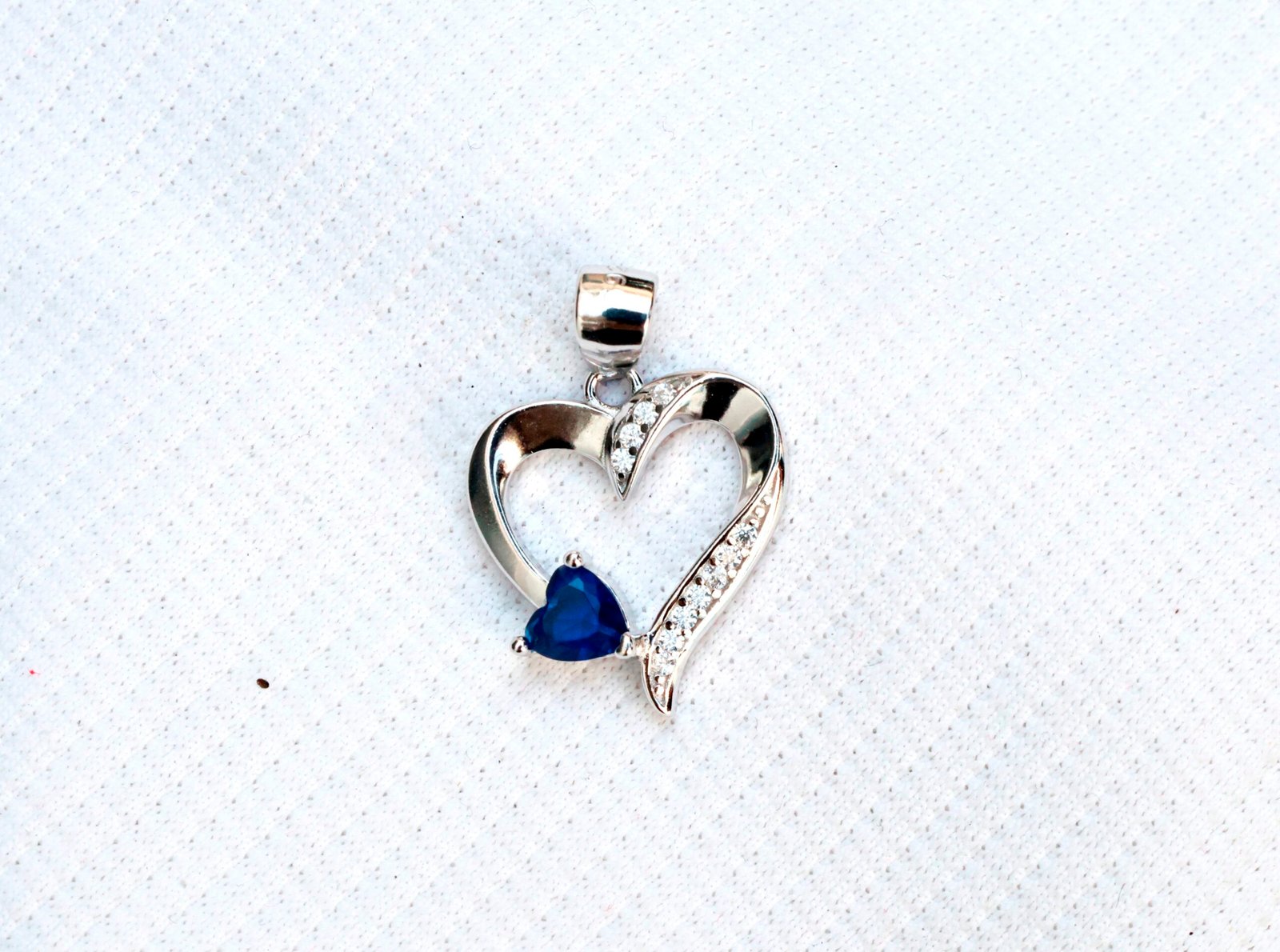 Gyary Open Heart Blue Stone Pendant