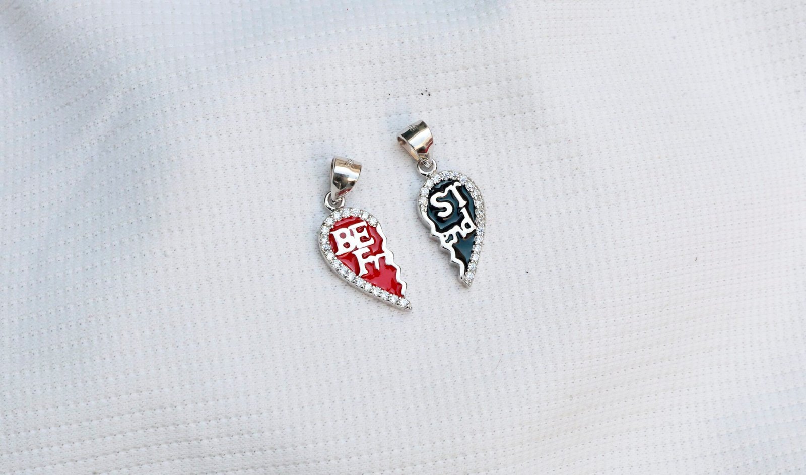 Gyary Best Friends Split Heart Pendant Set