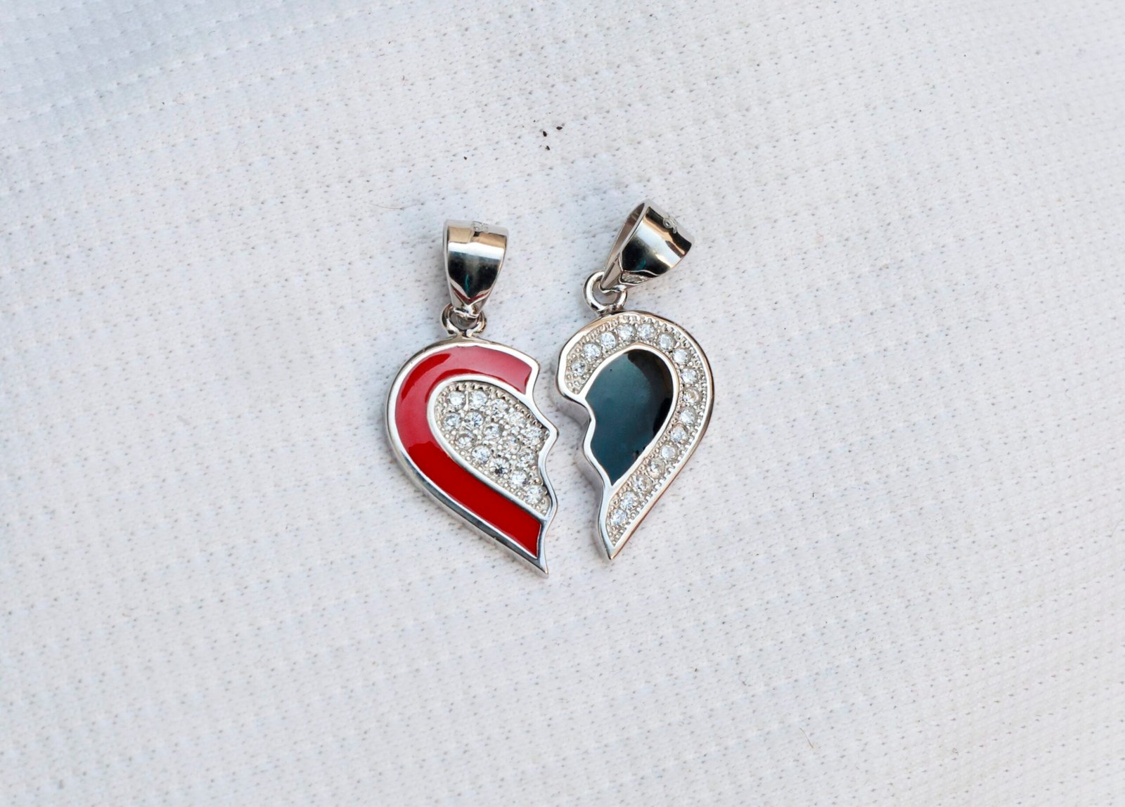 Gyary Red & Black Broken Heart Pendant