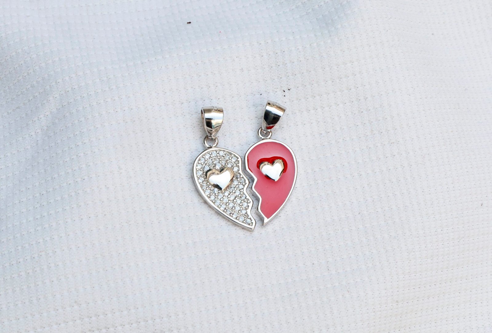 Gyary Pink Broken Heart Pendant Set