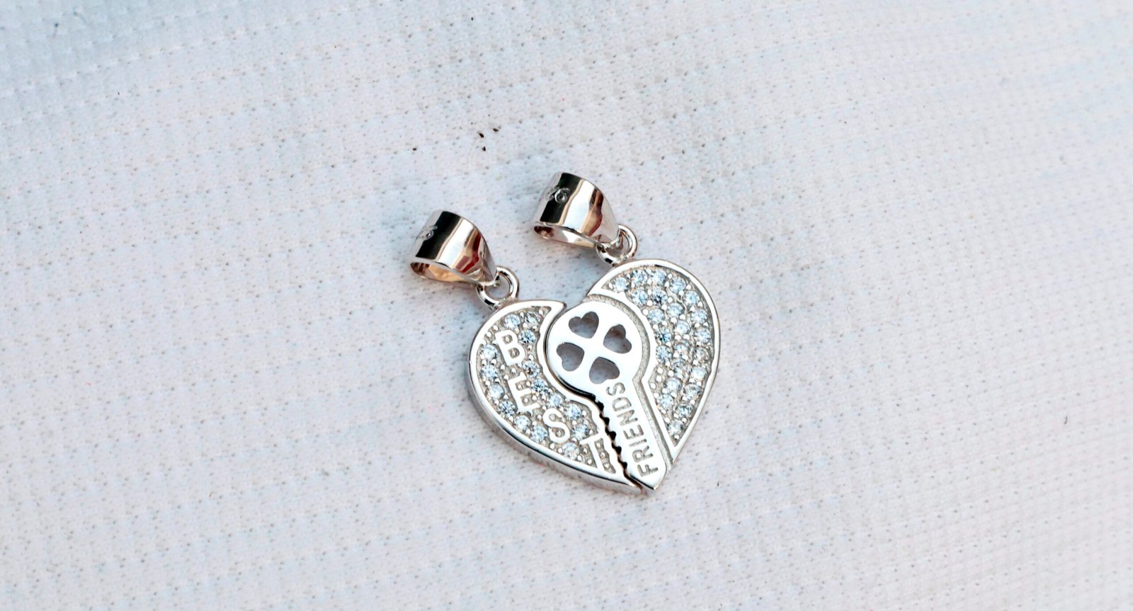 Gyary Best Friends Key & Heart Pendant Set