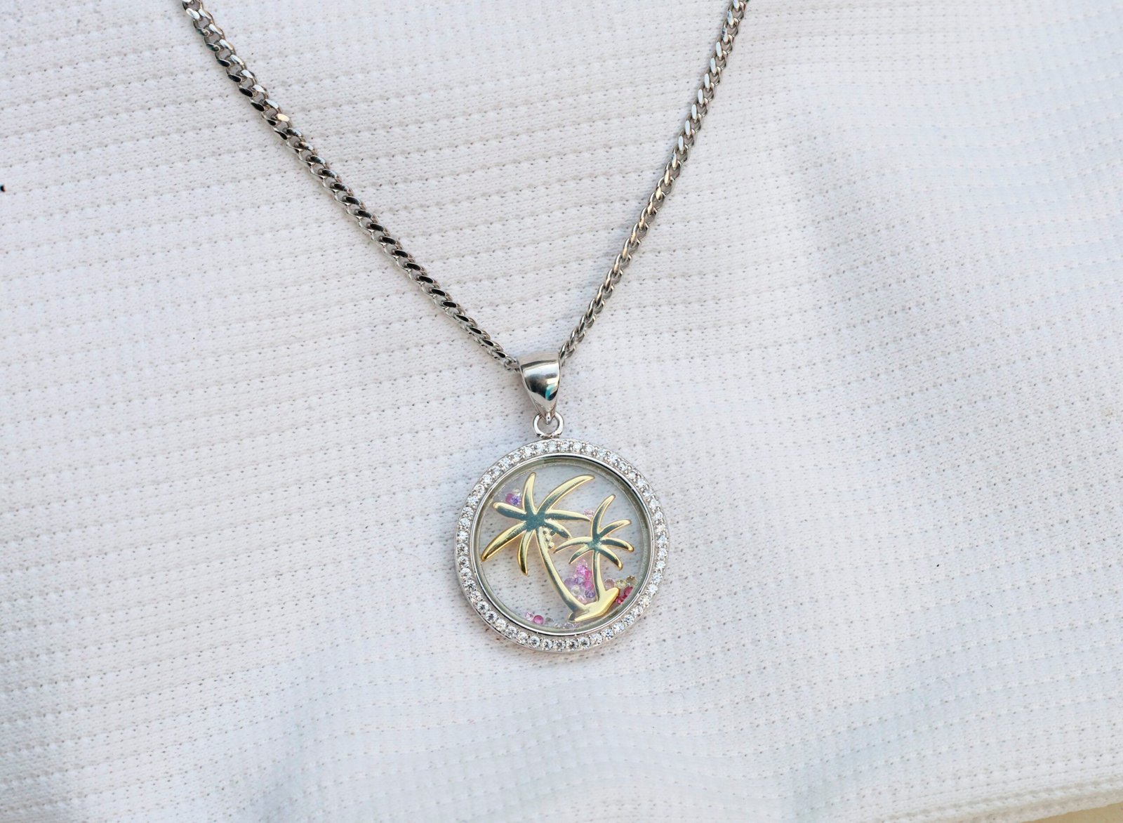 Gyary Gold Palm Tree Round Pendant Necklace – Silver Crystal Halo with Floating Stones