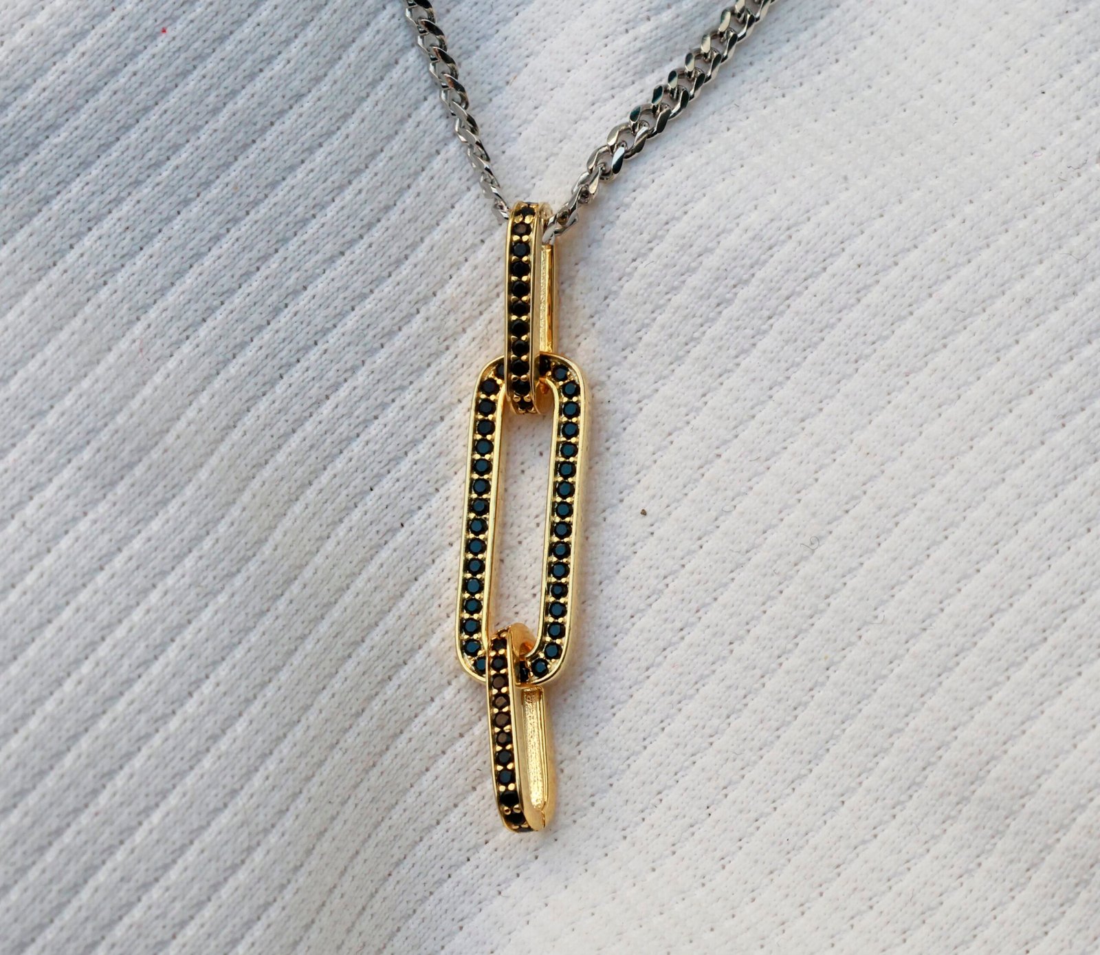 Gyary Gold Link Pendant – Black Crystal Paperclip Charm with Pavé Stones