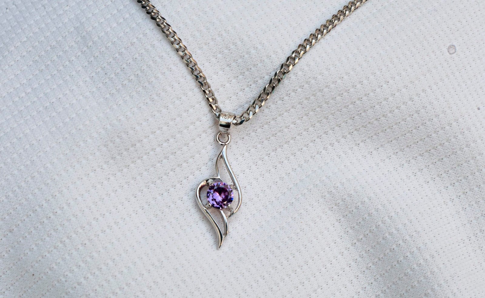 Gyary Silver Purple Crystal Swirl Necklace – Elegant Teardrop Twist Pendant