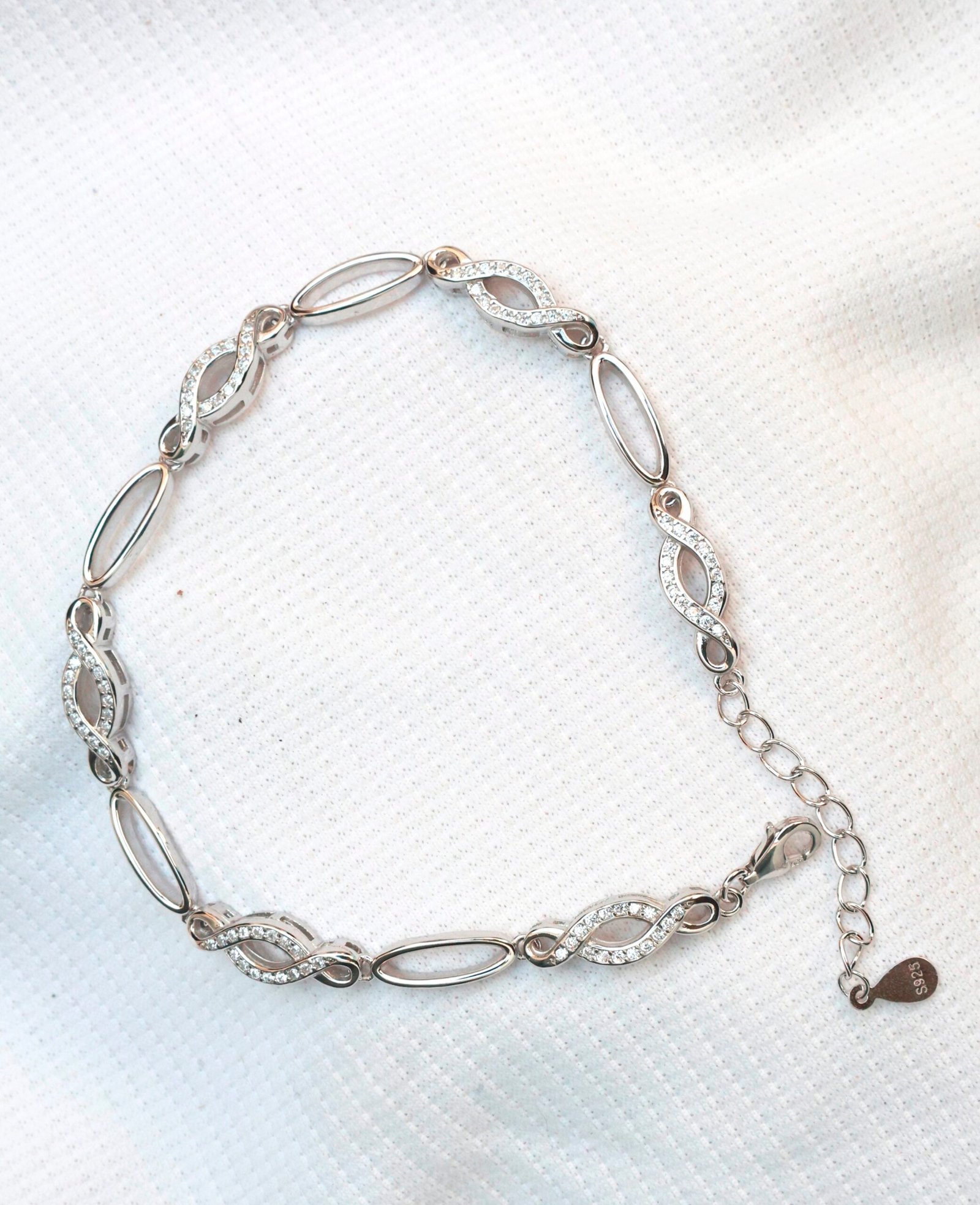 Gyary Infinity Link Bracelet