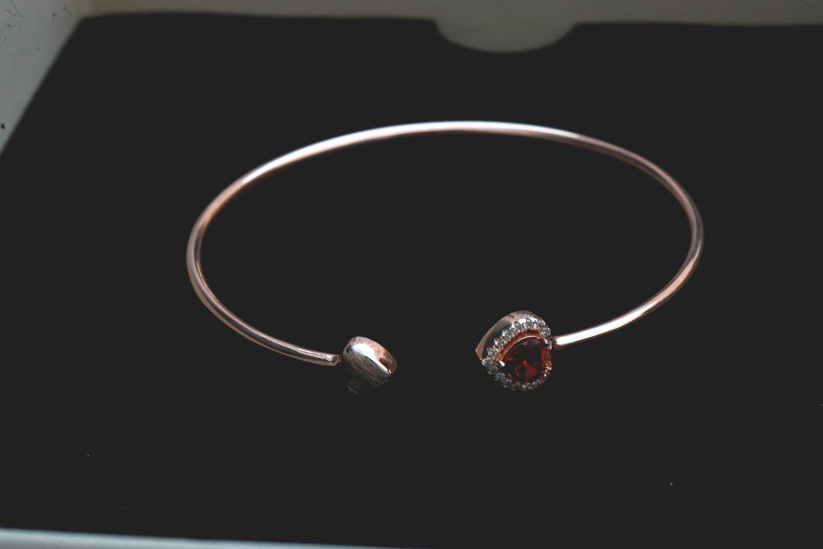 Gyary Crimson Halo Open Silver Bangle