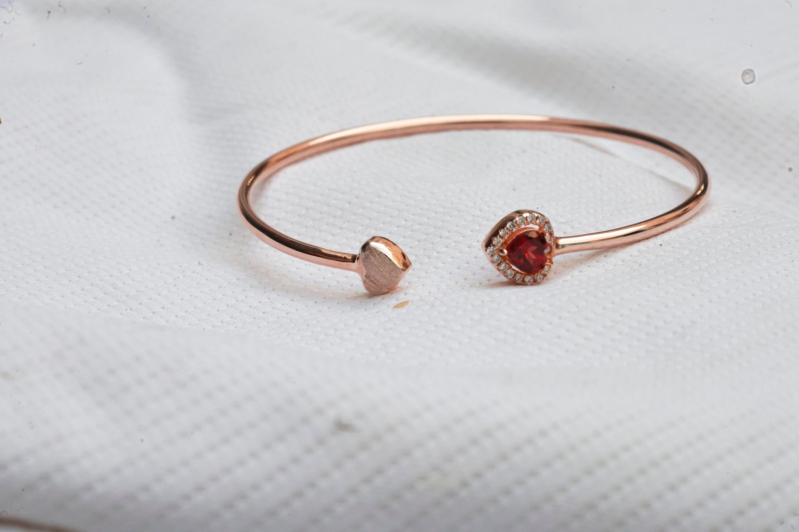 Gyary Crimson Halo Open Silver Bangle