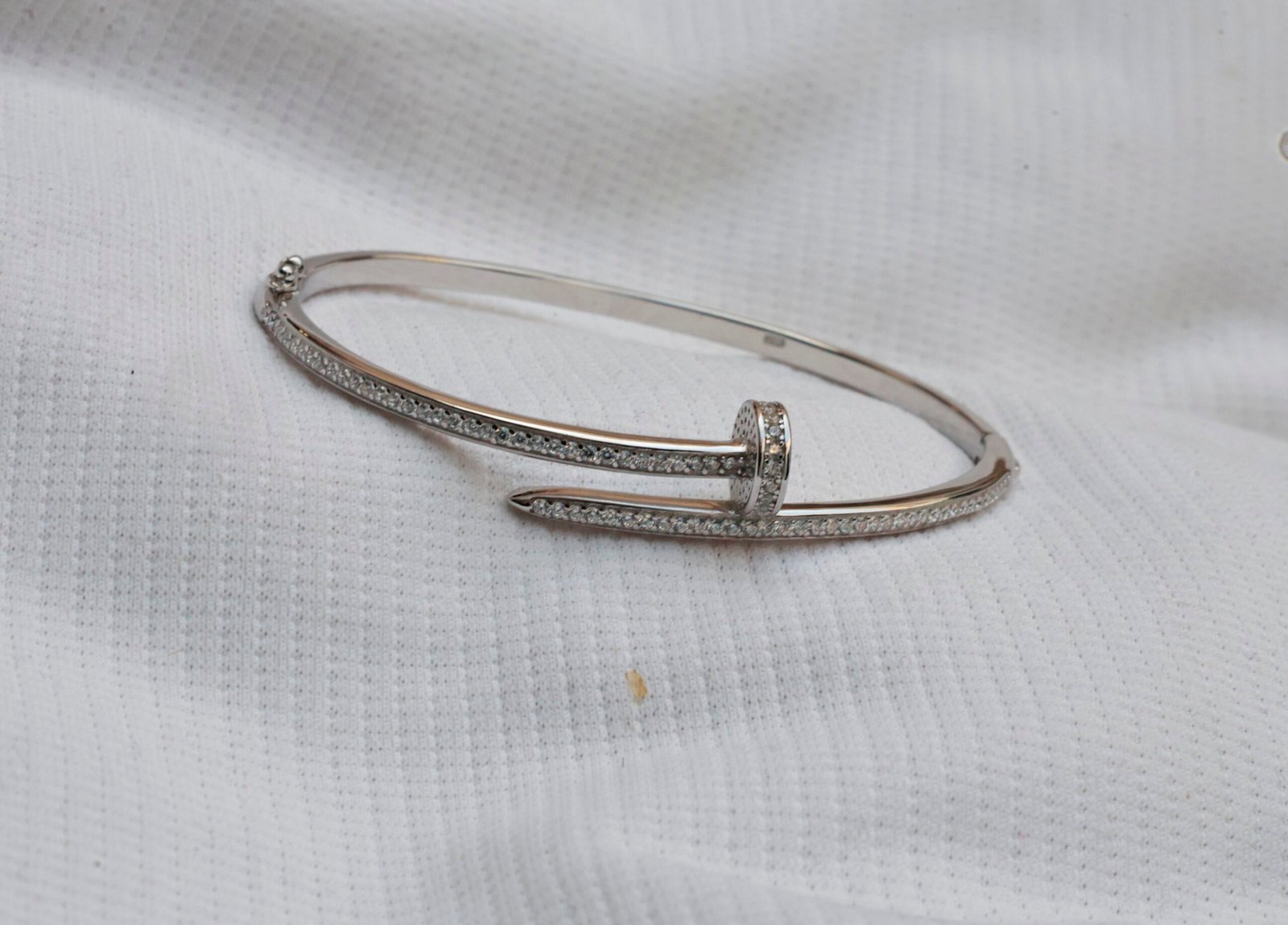 Gyary Nail Luxe Silver Bangle