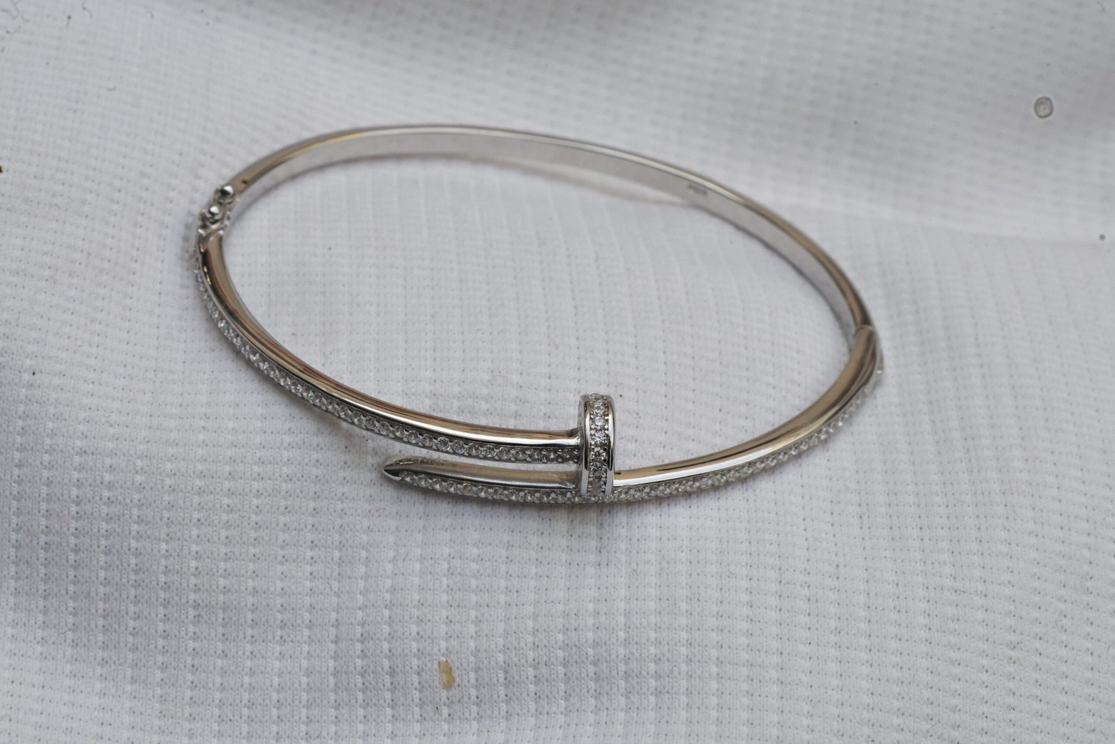 Gyary Nail Luxe Silver Bangle