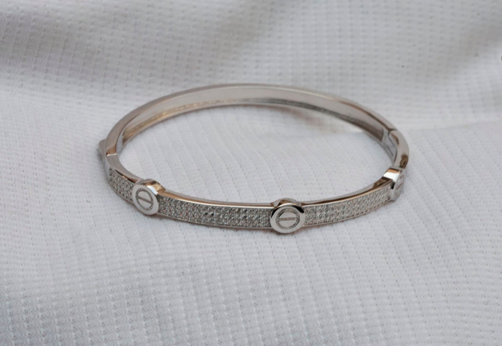 Gyary Signature Silver Screw Bangle