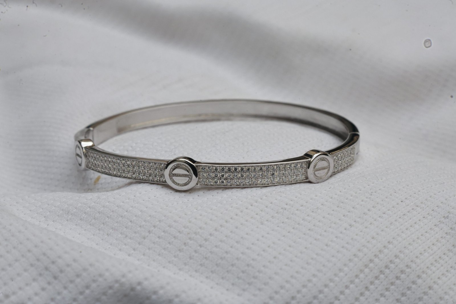 Gyary Signature Silver Screw Bangle