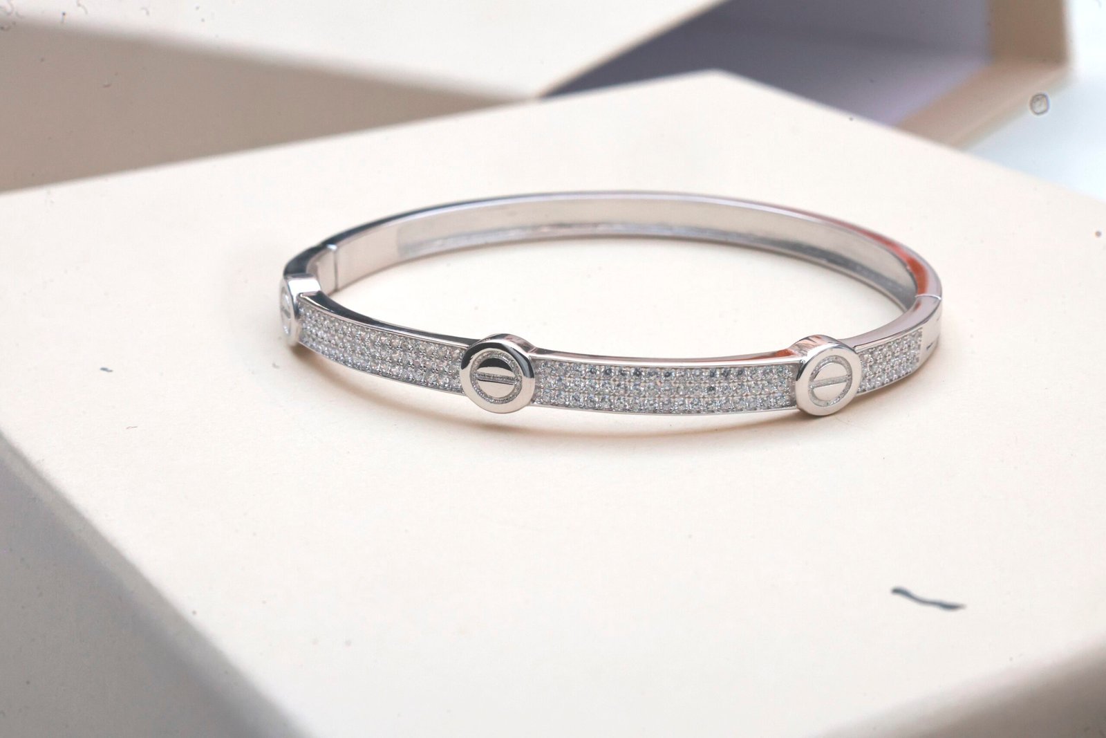 Gyary Signature Silver Screw Bangle