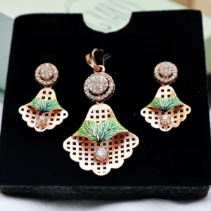 Gyary Emerald Royale Necklace Set