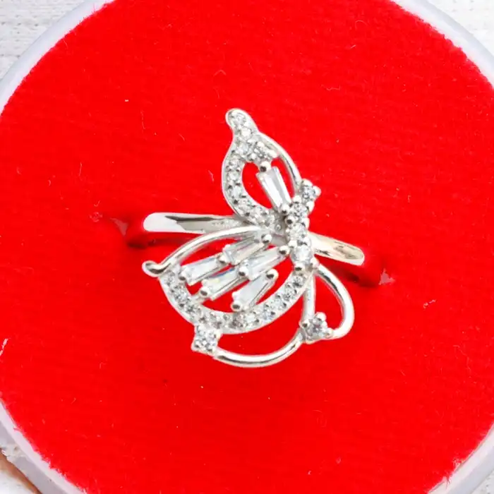 Gyary Crystal Flutter Ring