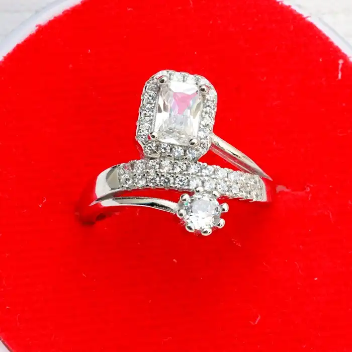 Gyary Regal Halo Wrap Ring