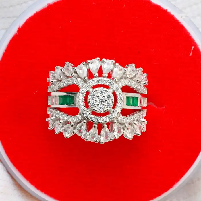 Gyary Emerald Royale Bloom Ring