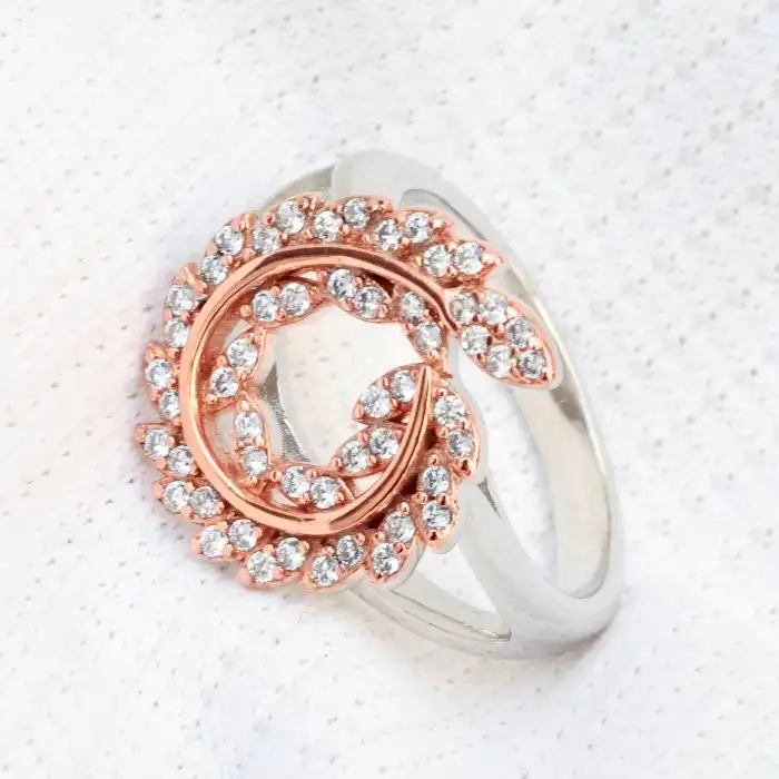 Gyary Rose Gold Laurel Halo Ring