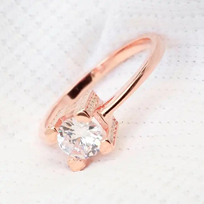 Gyary Rose Radiance Bar Ring
