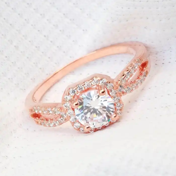 Gyary Rose Gold Round Halo Ring