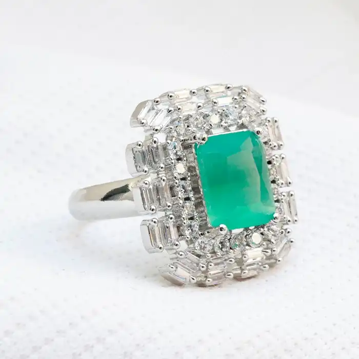 Gyary Emerald Regent Ring