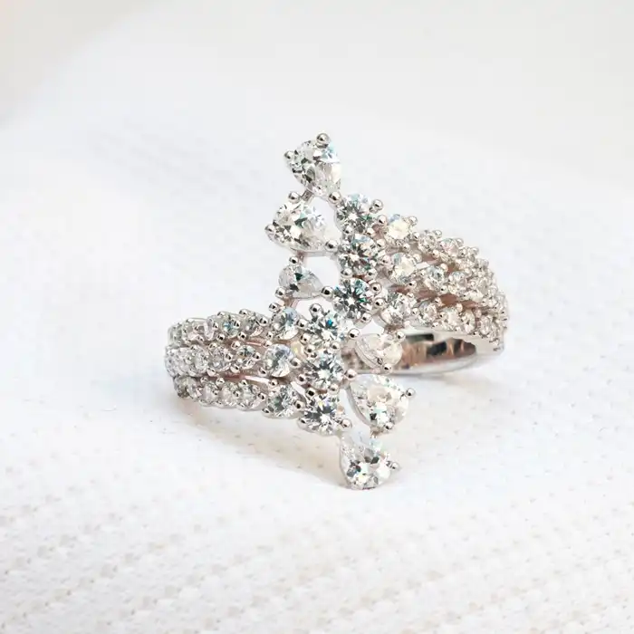 Gyary Celeste Crown Ring